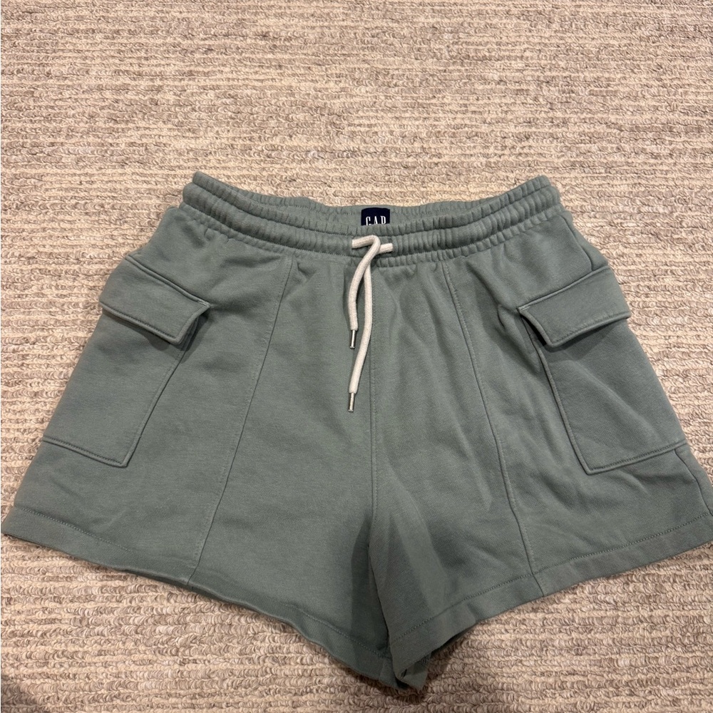 GAP Women's Sage Cargo Shorts